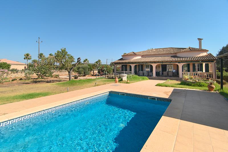 Foto 1d8d4f02-f730-49b8-88e5-4c45b7a90478. Masia amb xemeneia calefacció a Llucmajor interior Llucmajor