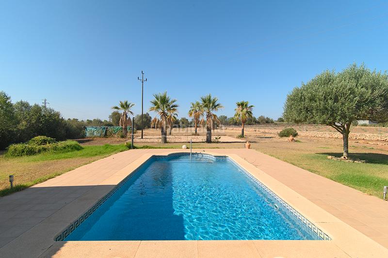 Foto 21c3fd5f-7987-4fd8-9489-46ce24275965. Masia amb xemeneia calefacció a Llucmajor interior Llucmajor