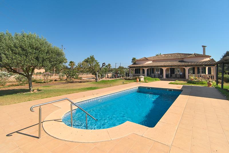 Foto 75bc4819-a5d9-4fb1-87dd-f66b7683e664. Masia amb xemeneia calefacció a Llucmajor interior Llucmajor