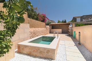 Semi detached house in Llucmajor Interior. Encanto mediterráneo en llucmajor - casa con patio, piscina y ba