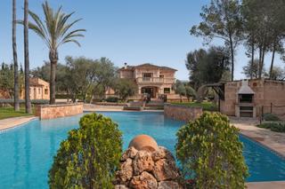 Country house in Llucmajor Interior. Villa florentina – exclusiva finca con licencia vacacional en el