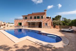 Chalet in Cala Blava-Bellavista. Villa en cala blava con etv.