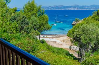 Chalet in Cala Blava-Bellavista. Villa con acceso a la playa y etv en cala blava, mallorca.