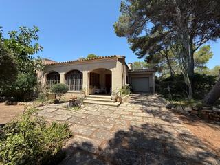 Chalet  Carrer de garonda 62. Chalet unifamiliar con potencial cerca del mar