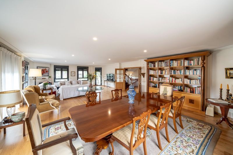 Foto 6cbbd405-7c7e-4df9-bd2f-1781c5cce6e3. Xalet amb piscina a Sevilla la Nueva