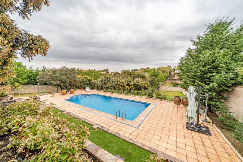 Foto cd8d20b5-a8bb-4356-8de2-a5b3c1c650fc. Xalet amb calefacció piscina a Sevilla la Nueva