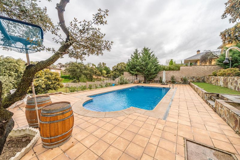 Foto ce3bdeb8-c6e0-4161-ad71-e1897d139fa3. Xalet amb piscina a Sevilla la Nueva