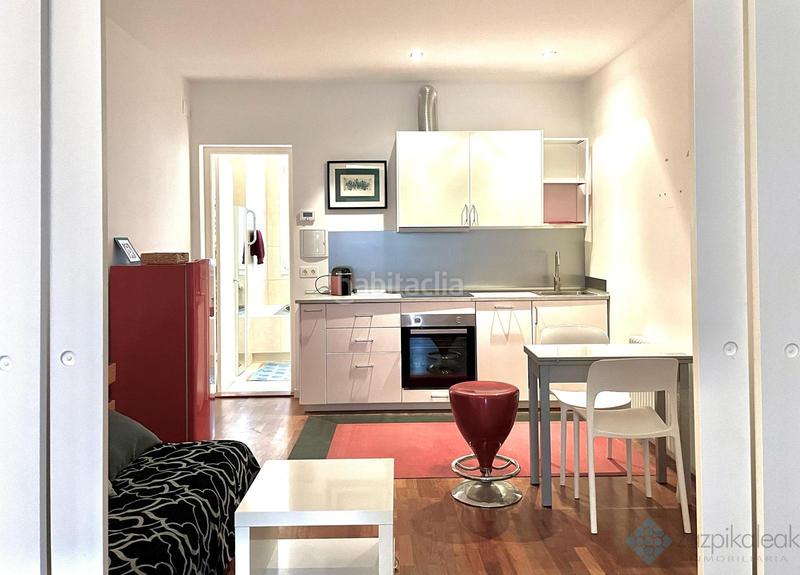 Foto d2e4bf28-cef1-4755-9a4c-2192e5c61f43. Apartamento  en Casco Viejo Bilbao