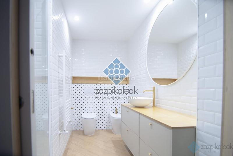 Foto 5d1b148e-2772-40f4-8a15-b6e3d6a98978. Rent flat with heating in Casco Viejo Bilbao