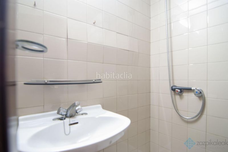Foto 6db17c84-a73d-414c-af4f-d0a8d5300c7c. Pis amb calefacció aparcament a Solokoetxe Bilbao