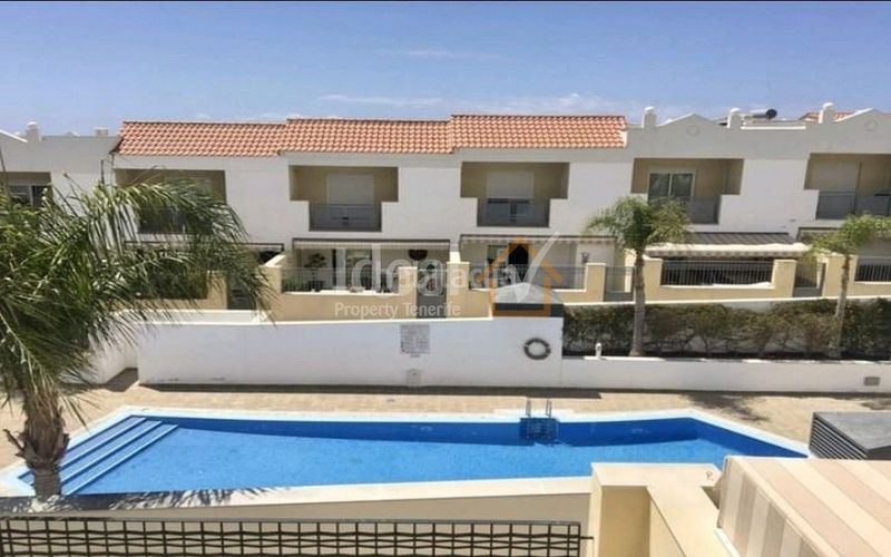 Foto 885aef57-270d-4f70-af04-03fd150fe5a1. Casa adossada amb aparcament piscina a Playa Fañabé Alto Adeje