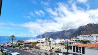 Apartament a Puerto de Santiago. Apartamento de 3 dormitorios y 2 baños con garaje cerrado en ven