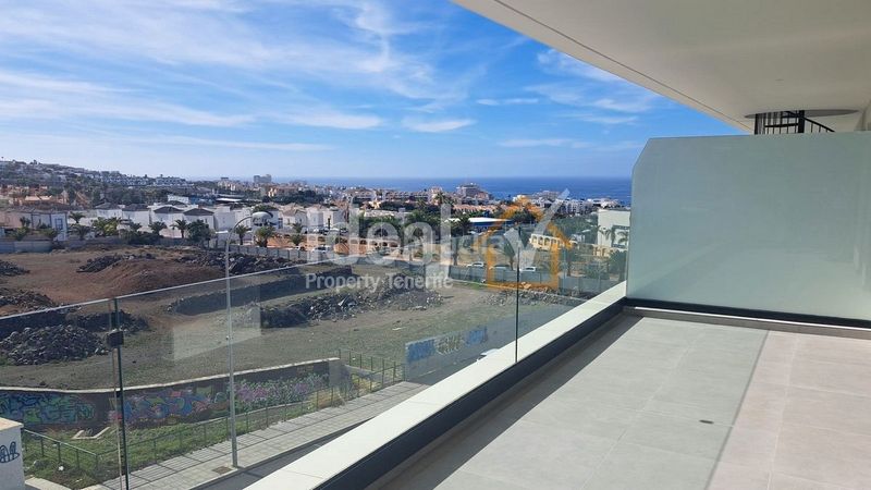 Foto 95611754-c2f3-4788-bd37-3d40a1f6342c. Àtic amb piscina a Playa Fañabé Alto Adeje