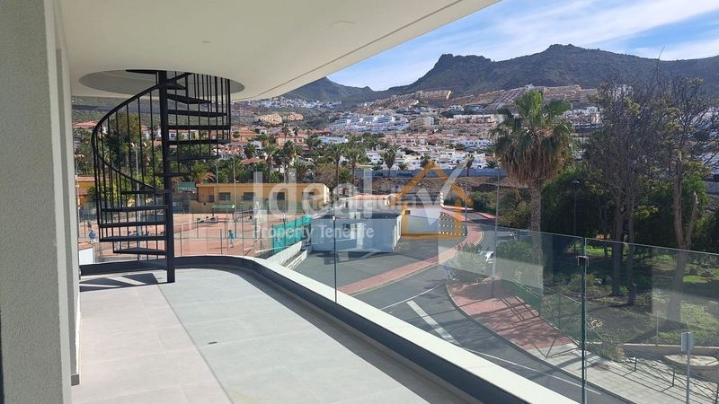 Foto f213edb5-5837-4f90-b927-86d14d54481e. Àtic amb piscina a Playa Fañabé Alto Adeje