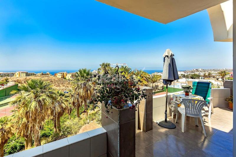 Foto 49b0c3b0-910f-4a2e-9f4c-cced0cbc9638. Dúplex apartamento duplex con licencia vv en el complejo atalaya court en Adeje
