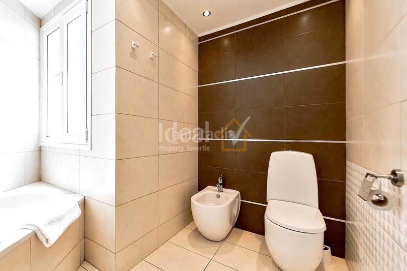 Foto 8dd026fb-df1d-4afc-b78d-92b73c825180. Dúplex apartamento duplex con licencia vv en el complejo atalaya court en Adeje