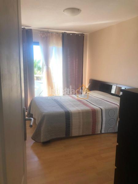 Foto 93cd8d98-2e52-44db-a43d-6111c7ce0c41. Dúplex apartamento duplex con licencia vv en el complejo atalaya court en Adeje