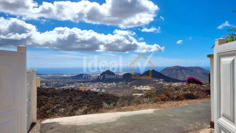 Foto 3ff06f73-bda8-4917-9172-a0495ddadd20. Casa in La Camella Arona