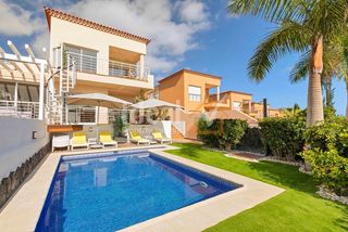 Casa en Puerto de Santiago. Villa de lujo con piscina privada y licencia vv  puerto santiago