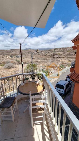 Foto 23127e1d-cb28-4868-8388-f0ffcea0f87e. Casa  unifamiliar con jardín en una zona tranquila de marazul en Adeje