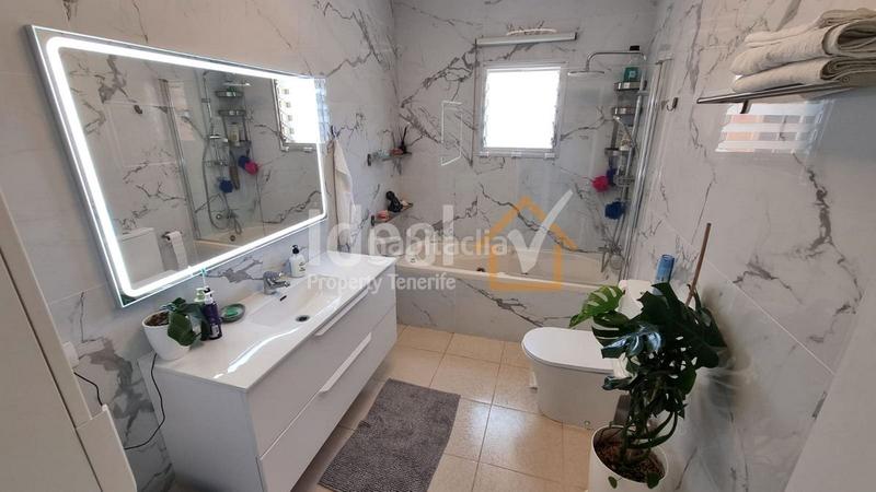 Foto 38f06bdf-e362-4577-b002-16ebedddcd2f. Casa  unifamiliar con jardín en una zona tranquila de marazul en Adeje