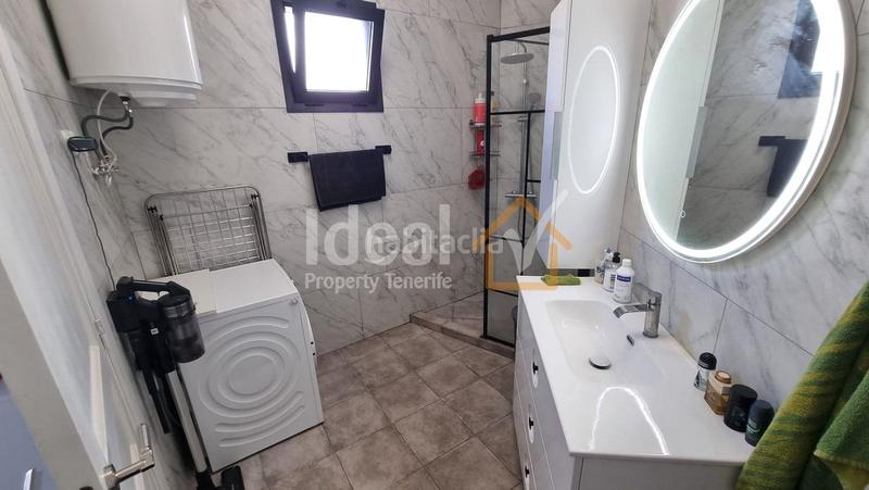 Foto 6f5c5ef6-cc2f-46bc-935a-f6ad9cf00afd. Casa  unifamiliar con jardín en una zona tranquila de marazul en Adeje
