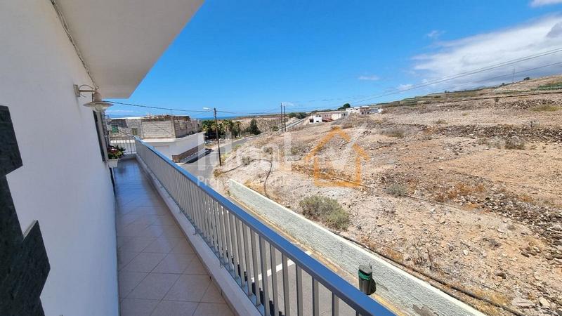 Foto bdce3d1b-61c5-4af3-8324-82ba5ed8f82e. Casa  unifamiliar con jardín en una zona tranquila de marazul en Adeje