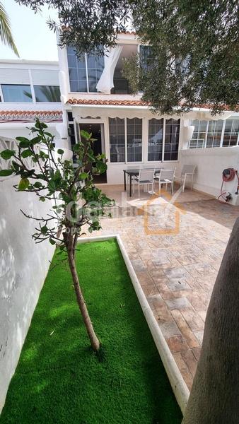 Foto b1903591-60bb-4694-aa4f-201665837eb5. Reihenhaus mit pool in Playa de las Américas Adeje