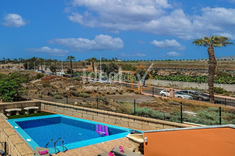 Foto bbaa0683-a600-4968-ae91-f14f5328901f. Reihenhaus mit pool in Playa del Duque Adeje