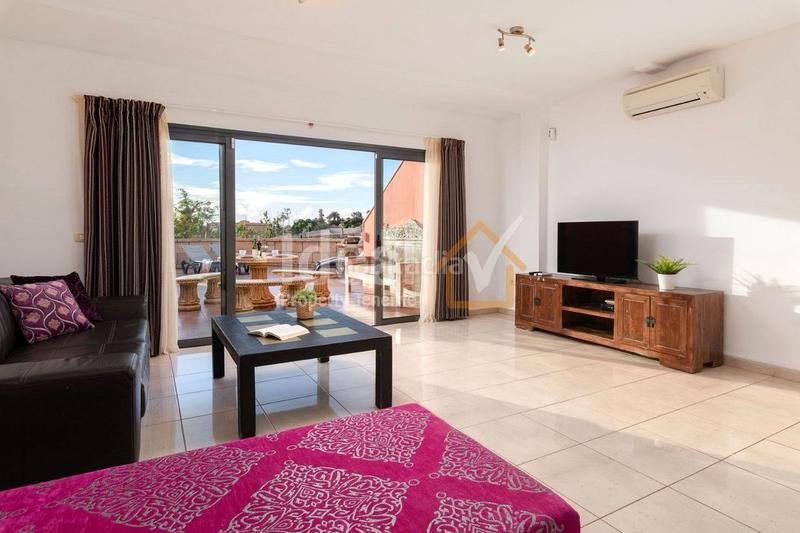 Foto f2f8ab90-af5c-4991-9305-52e351893be1. Reihenhaus mit pool in Playa del Duque Adeje