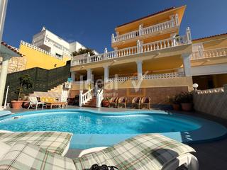 Chalet in Torviscas Centro y Alto. Villa independiente con piscina privada y con panoramicas vistas