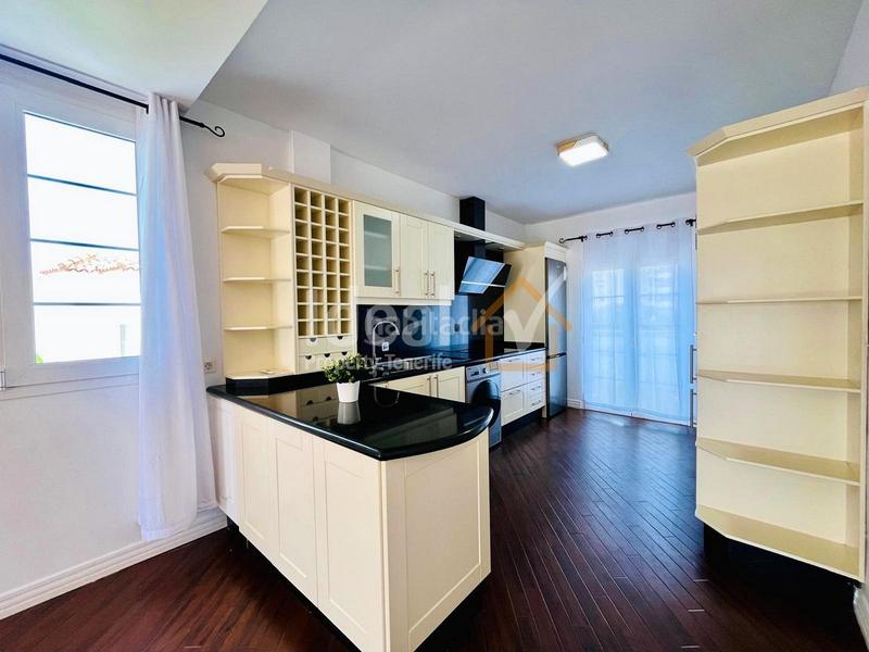 Foto b8c551d3-756e-4e5e-9766-41f6b9d46ac6. Apartment with pool in Playa de Fañabé Adeje