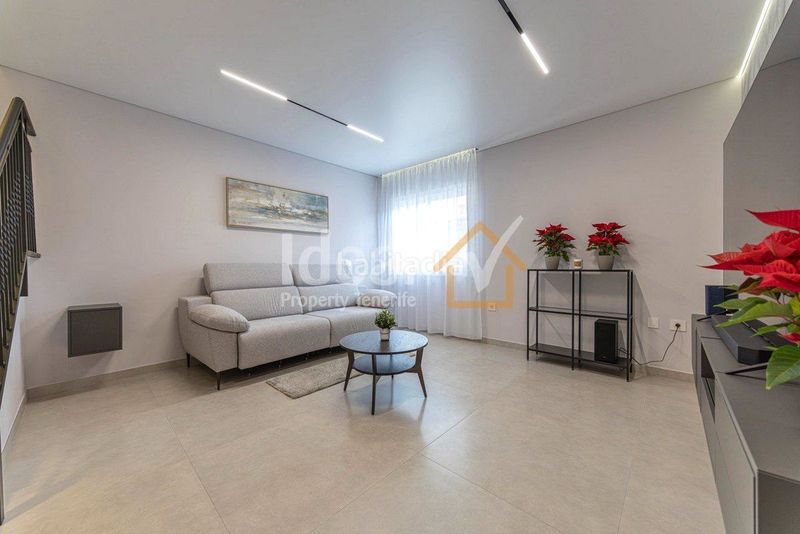 Foto a4cf5814-e772-4229-be38-7be3884d38a3. Casa adossada amb aparcament piscina a Casco Urbano Adeje