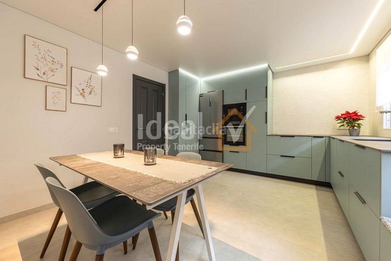 Foto d43621d6-e121-4fe6-bd71-2c82972ead98. Casa adossada amb aparcament piscina a Casco Urbano Adeje