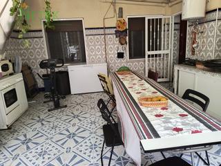Casa  N/a. Casa con patio y terraza
