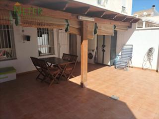 Pis  N/a. Piso con patio en san gines