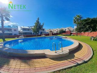 Maison à Calle bidasoa 3. Bungalow en planta baja en orihuela costa
