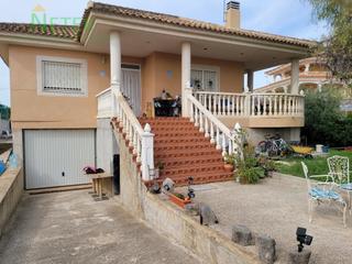 Casa  Calle cuesta las perdices. Casa con piscina en zona muy tranquila