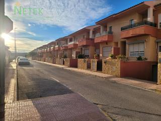 Casa  Calle rodrigo g abenza. Urbanización la tejera, dúplex adosado, pefecto estado, muy sole