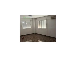 Etagenwohnung  Calle segovia. Magnífico piso exterior, muy tranquilo, con buenos vecinos. buen