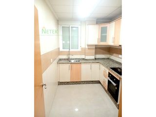 Erdgeschoss  Calle valencia. Oportunidad en almoradí 3 habitaciones, 2 baños y cocina nueva.