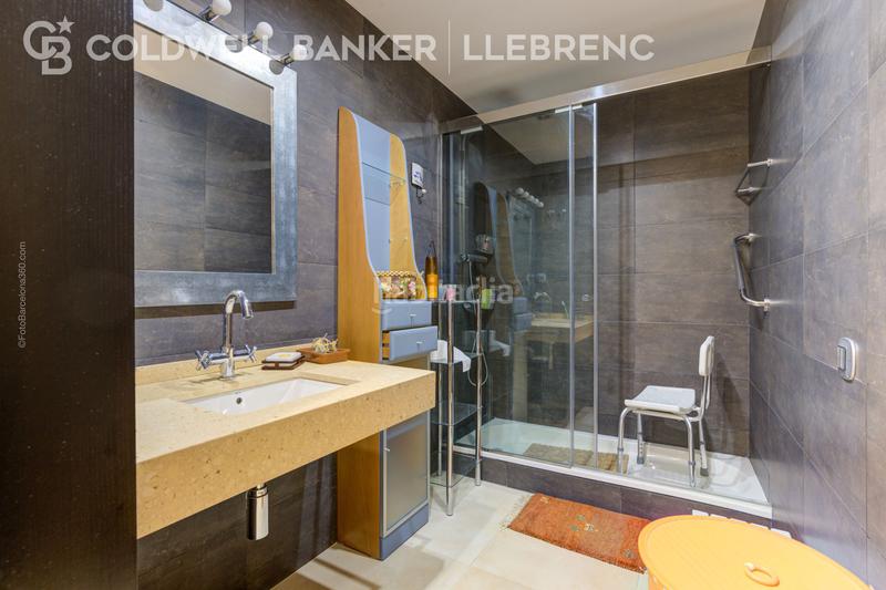 Foto f452d782-1c94-48c1-87b8-4ce4832074b2. Xalet amb calefacció aparcament piscina a Vallvidrera - Tibidabo - Les Planes Barcelona