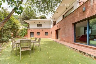 Casa a Les Planes. Espectacular casa unifamiliar de 507 m² con piscina y jardín en