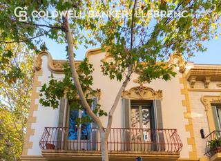 Maison jumelée à Tres Torres. Exclusiva residencia modernista en venta en tres torres