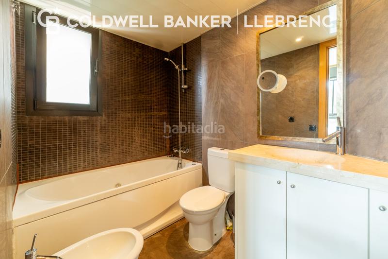 Foto 27cdc755-4db3-43f3-84ef-4778048e8a68. Casa bifamiliare con riscaldamento parcheggio in Vallcarca - Penitents Barcelona