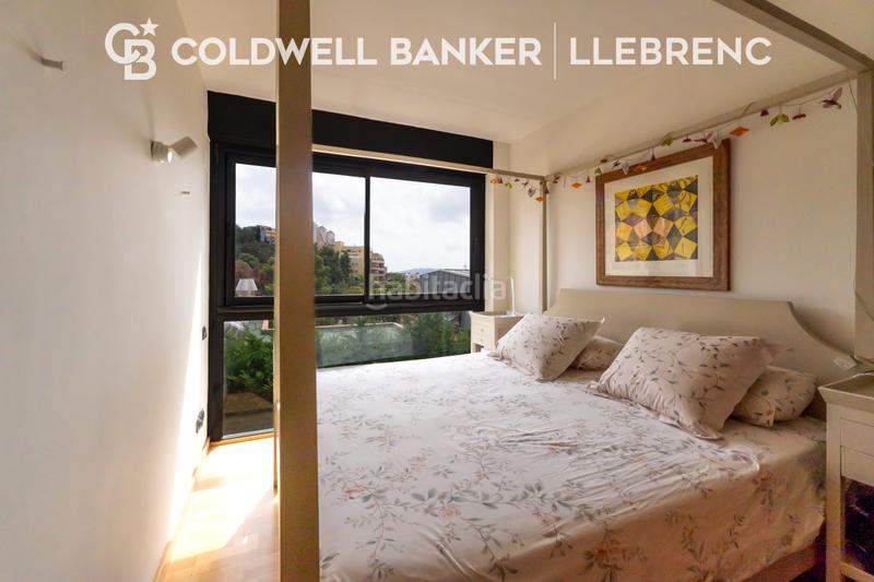 Foto 54d78b20-bd29-42a3-81aa-8b173112728a. Casa bifamiliare con riscaldamento parcheggio in Vallcarca - Penitents Barcelona