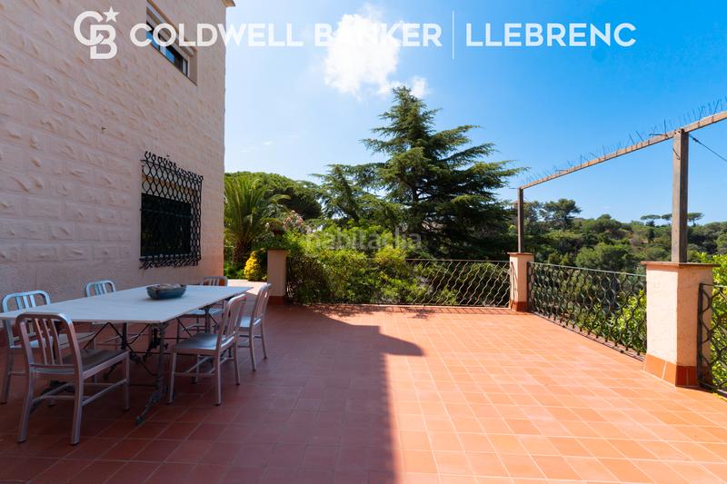 Foto 1dfafd80-f007-44a0-8b08-27180b5dd888. Casa amb xemeneia calefacció aparcament piscina a Barcelona