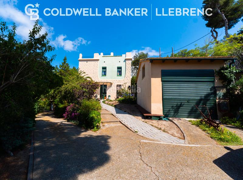 Foto 57a8279a-800f-4766-8bd3-40893615bd53. Casa amb xemeneia calefacció aparcament piscina a Barcelona
