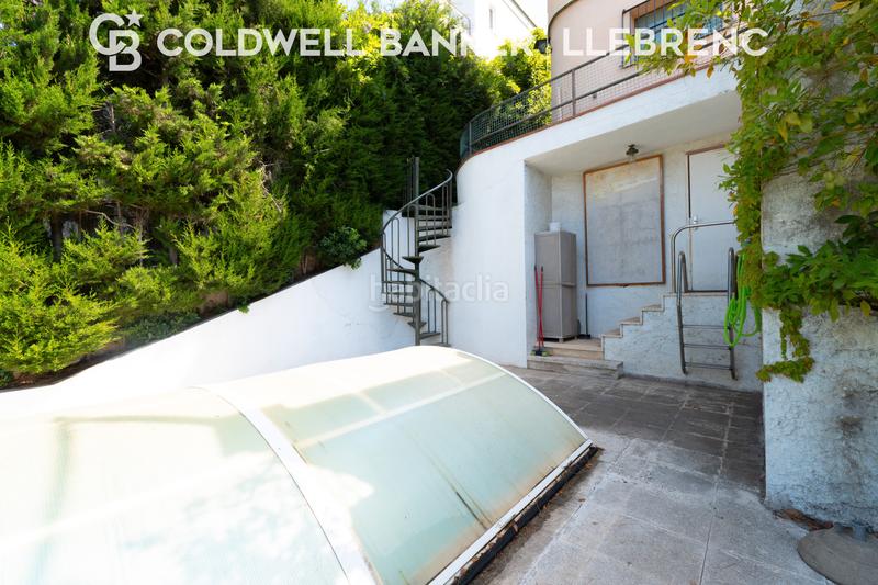 Foto 9e8e60f1-4ebf-4c46-9987-f0cbbe58b926. Casa amb xemeneia calefacció aparcament piscina a Barcelona