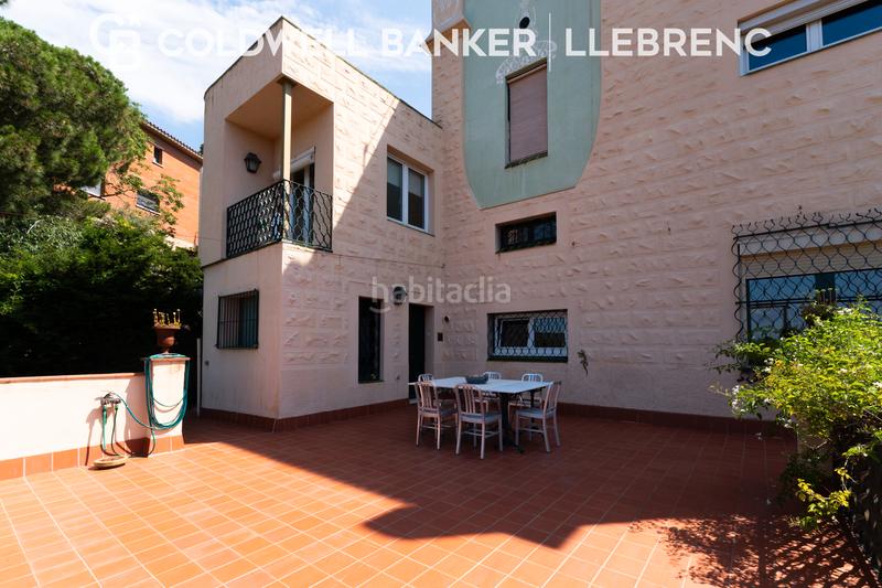 Foto a95951a9-9f90-4725-b9c4-1c5e77dff728. Casa amb xemeneia calefacció aparcament piscina a Barcelona